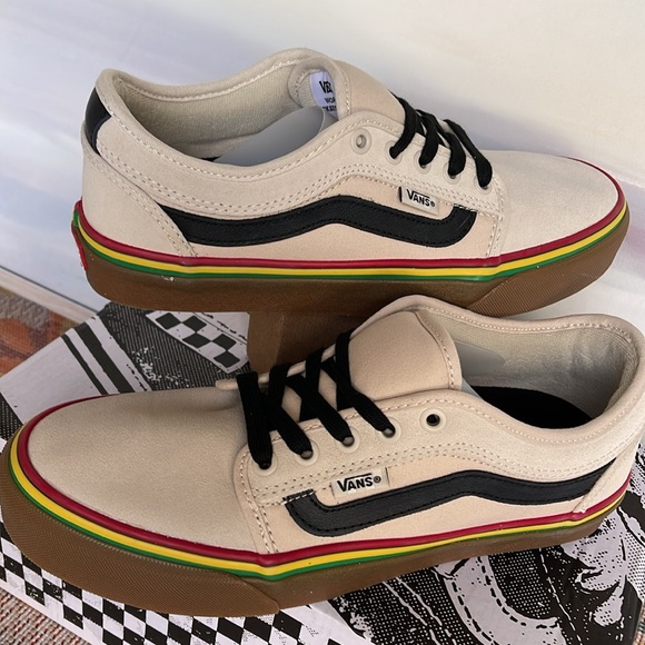Vans WMNS Chukka Low Sid
Rasta Turtledove
VN0A5KQZDJR
Sneakers - Picture 10 of 16